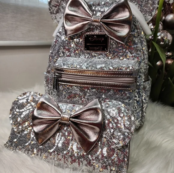 Loungefly Disney Minnie Mouse Silver and Pink Sequin Mini Backpack& Wallet Disney Loungefly Minnie Mouse Sequin Mini Backpack  main image 3